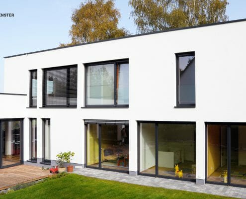 Der bis zu 35 % geringere Rahmenanteil der KYOTO Klimaschutzfenster schafft größere Glasflächen - und damit mehr Licht und Wärme im Haus.