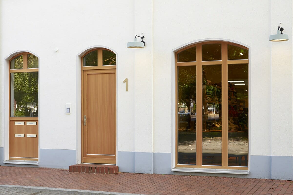 PfostenRiegel Fassade mit Automatiktür Bröcking Fenster